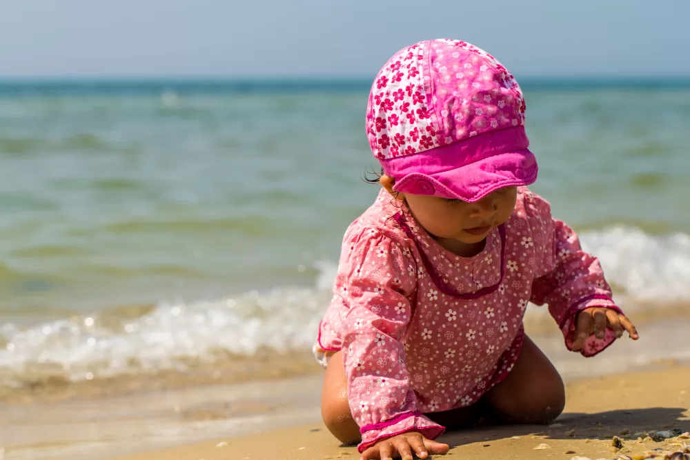 Ropa con protección solar anti-UV bebé